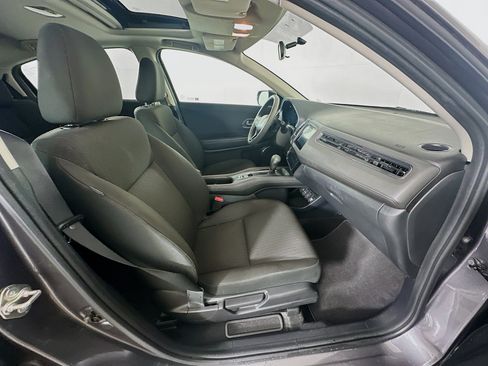 Used 2017 Honda HR-V EX image 30