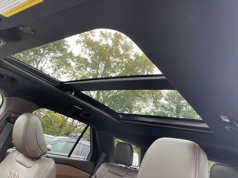 Used 2022 Ford Explorer King Ranch w/ Premium Technology Package image 19