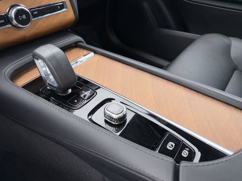 Used 2024 Volvo XC90 B5 Plus image 9