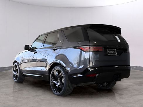New 2025 Land Rover Discovery Dynamic SE image 5