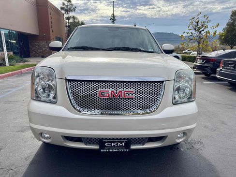 Used 2014 GMC Yukon Denali image 3