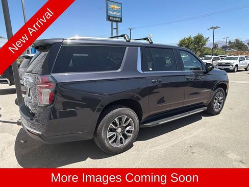 Used 2023 Chevrolet Suburban LT RWD image 3