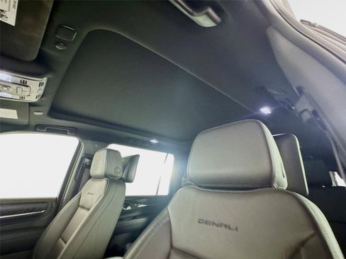 Certified 2024 GMC Yukon XL Denali w/ Advanced Technology Package AWD/4WD image 14