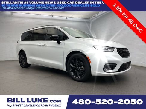 New 2026 Chrysler Pacifica Limited w/ Uconnect Theater Family Group FWD image 1