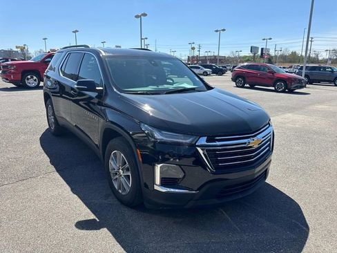 Used 2023 Chevrolet Traverse LT image 2