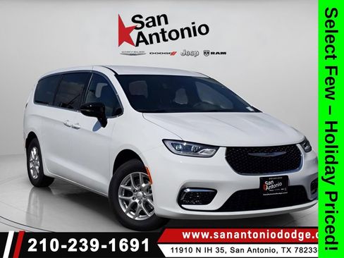 New 2026 Chrysler Pacifica Select image 1