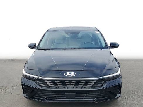Used 2025 Hyundai Elantra Limited image 2