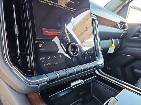 New 2026 GMC Yukon Denali w/ Sun & Power Step Package image 18