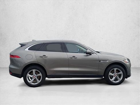 Used 2019 Jaguar F-PACE Premium image 4