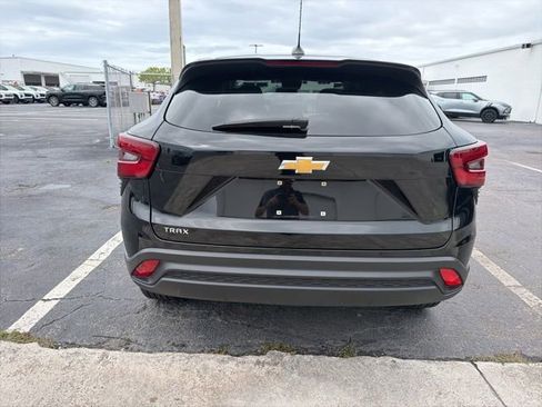 Used 2024 Chevrolet Trax LS FWD image 11