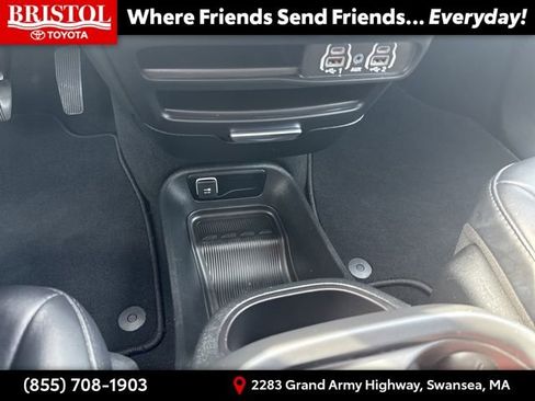 Used 2025 Chrysler Pacifica Select image 20