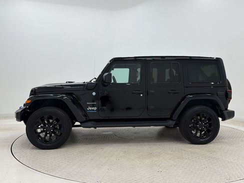 Used 2022 Jeep Wrangler Unlimited Sahara w/ Cold Weather Group AWD/4WD image 2