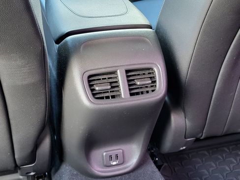 Used 2019 Buick Regal Essence w/ Driver Confidence Package I image 26