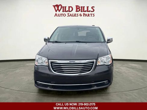 Used 2016 Chrysler Town & Country Touring-L FWD image 2