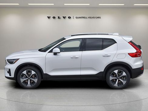 Certified 2025 Volvo XC40 B5 Core w/ Protection Package Premier image 6