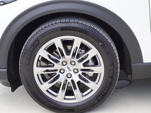 Used 2025 Ford Explorer Platinum RWD image 4