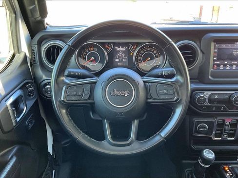 Certified 2022 Jeep Gladiator Sport AWD/4WD image 10