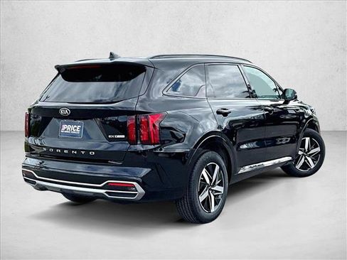 Used 2021 Kia Sorento EX image 2