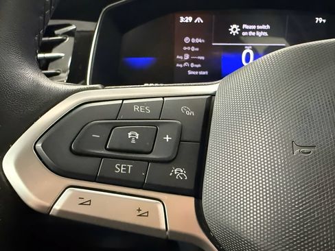 Used 2025 Volkswagen Jetta SE FWD image 17