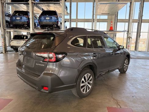 Used 2025 Subaru Outback Premium image 3