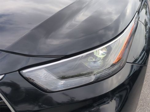 Used 2024 Toyota Highlander LE image 11