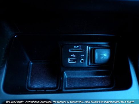 Used 2018 Jeep Cherokee Latitude Plus FWD image 39