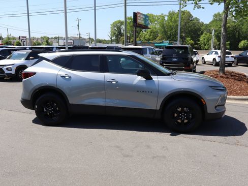 Used 2025 Chevrolet Blazer LT w/ Midnight/Sport Edition FWD image 11
