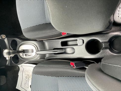 Used 2019 Nissan Versa Note SV FWD image 10