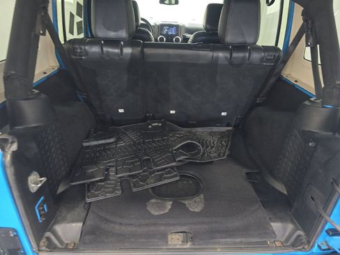 Used 2017 Jeep Wrangler Unlimited Sahara w/ Quick Order Package 24E Chief AWD/4WD image 12