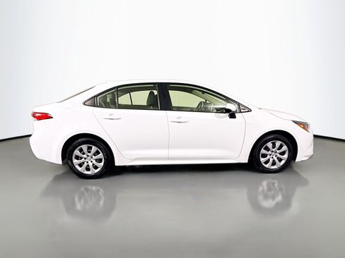 Used 2020 Toyota Corolla LE FWD image 11