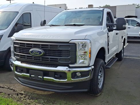 New 2025 Ford F250 XL w/ XL Chrome Package image 3