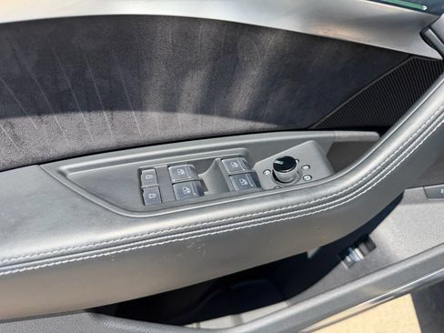 Used 2019 Audi e-tron Prestige w/ Prestige Package AWD/4WD image 22