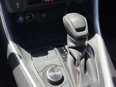 Used 2025 Toyota RAV4 LE AWD/4WD image 9