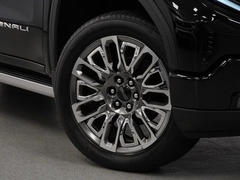 Certified 2025 GMC Sierra 1500 Denali Ultimate AWD/4WD image 9