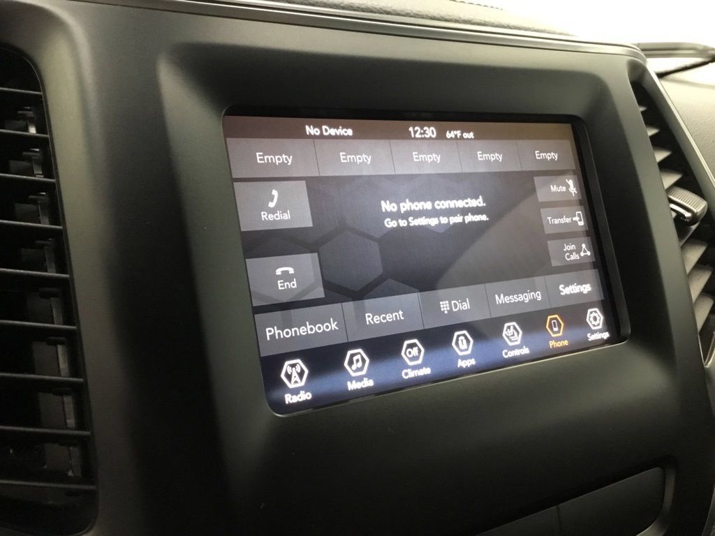 Used 2019 Jeep Cherokee Latitude Plus w/ Cold Weather Group AWD/4WD image 28