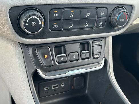 Used 2019 GMC Terrain SLE FWD image 25