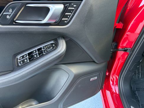 Certified 2023 Porsche Macan S image 29