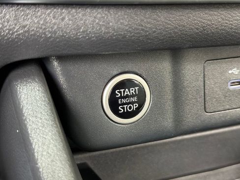 Used 2023 Nissan Rogue SV image 5