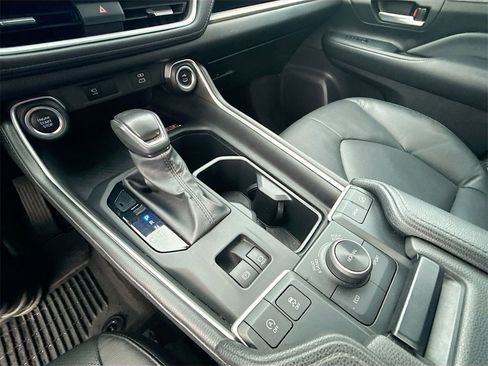 Used 2024 Toyota Grand Highlander Platinum image 17