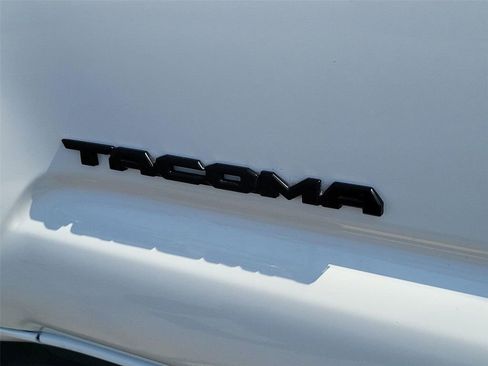 Used 2022 Toyota Tacoma TRD Off-Road w/ Technology Package image 22