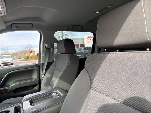 Used 2018 GMC Sierra 2500 SLE w/ SLE Preferred Package image 8