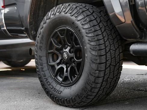 Used 2020 Toyota Tacoma SR5 image 65