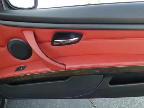 Used 2013 BMW 328i Convertible image 30