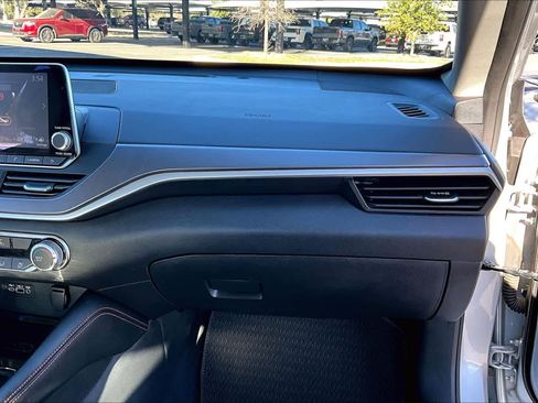 Used 2024 Nissan Altima 2.5 SR image 17