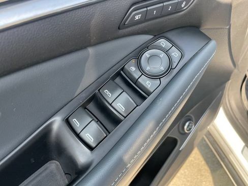 Used 2023 Buick Enclave Premium AWD/4WD image 41