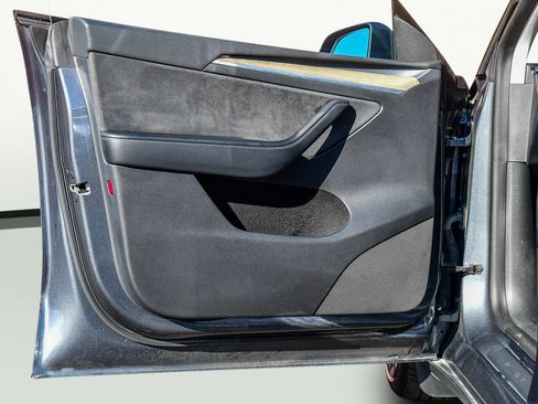 Used 2023 Tesla Model Y Long Range image 38