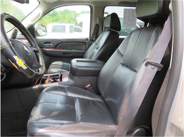 Used 2007 Chevrolet Suburban LTZ w/ LTZ Preferred Equipment Group AWD/4WD image 4