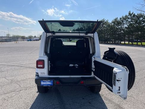 Used 2022 Jeep Wrangler Unlimited Sahara image 18