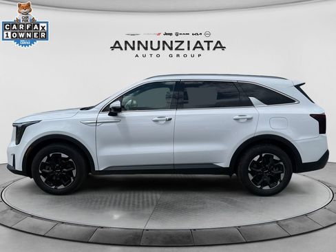 Certified 2024 Kia Sorento S FWD image 2