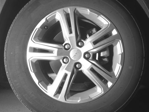 Used 2024 GMC Terrain SLE image 18